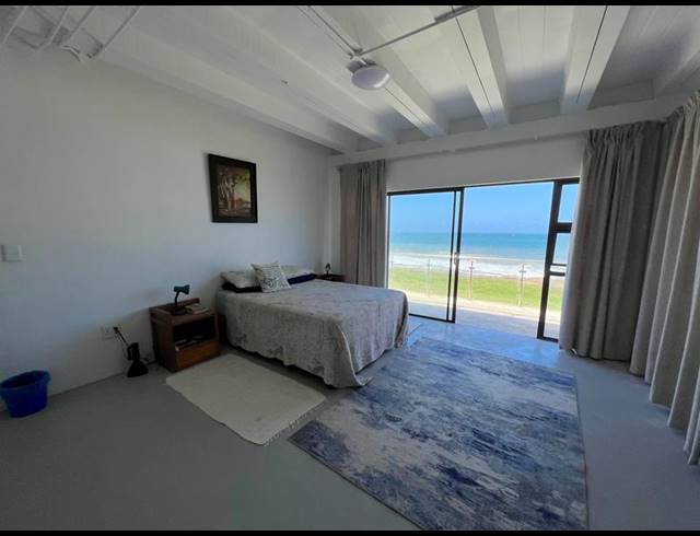 5 BEDROOM HOUSE FOR SALE IN UVONGO BEACH